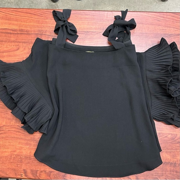 Gianni Bini Black Ruffle Sleeve Blouse Size: Small Excellent Condition - Picture 2 of 8